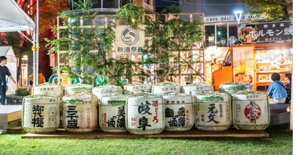 秋酒祭2026 イベント風景 酒樽