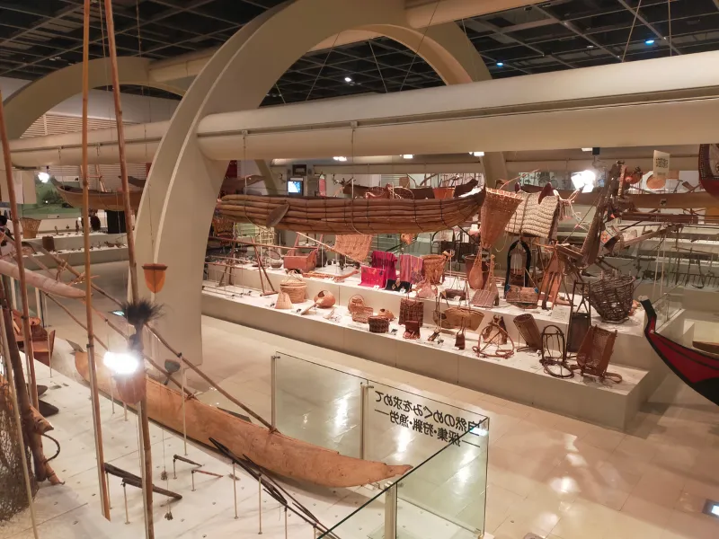 リトルワールド　本館展示・館内