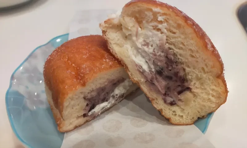 MILK DO dore iku?の幸せあんバターを半分に切った断面